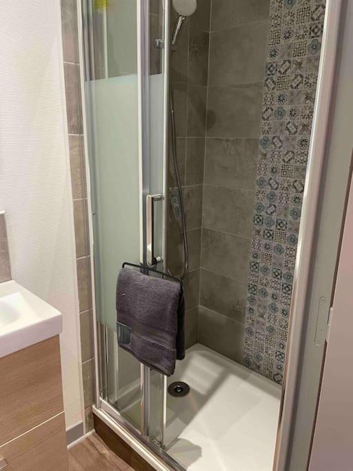 T2 4 pers face gare SNCF Appart Hotel le Cygne 2 Bourges Extérieur photo